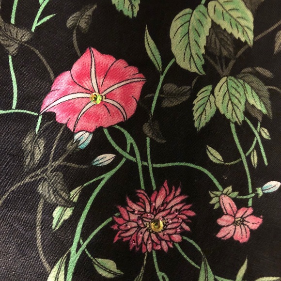 SOLD…….Beautiful Floral and Black Skirt Size 10 - Picture 3 of 6